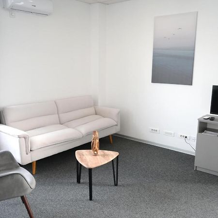 Luana Airport Apartments #5 オトペニ エクステリア 写真