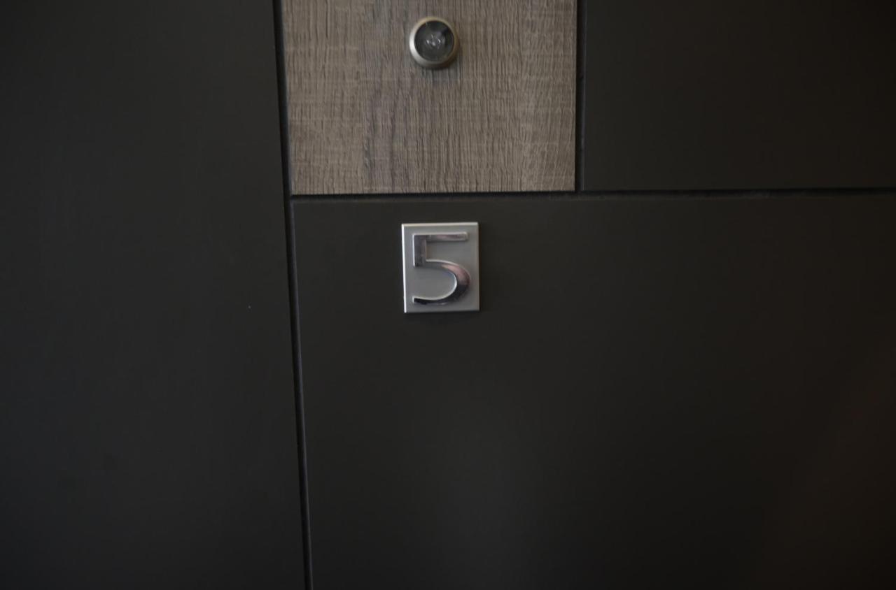 Luana Airport Apartments #5 オトペニ エクステリア 写真