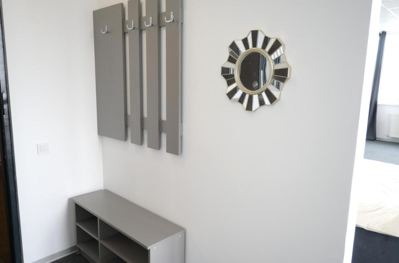 Luana Airport Apartments #5 オトペニ エクステリア 写真
