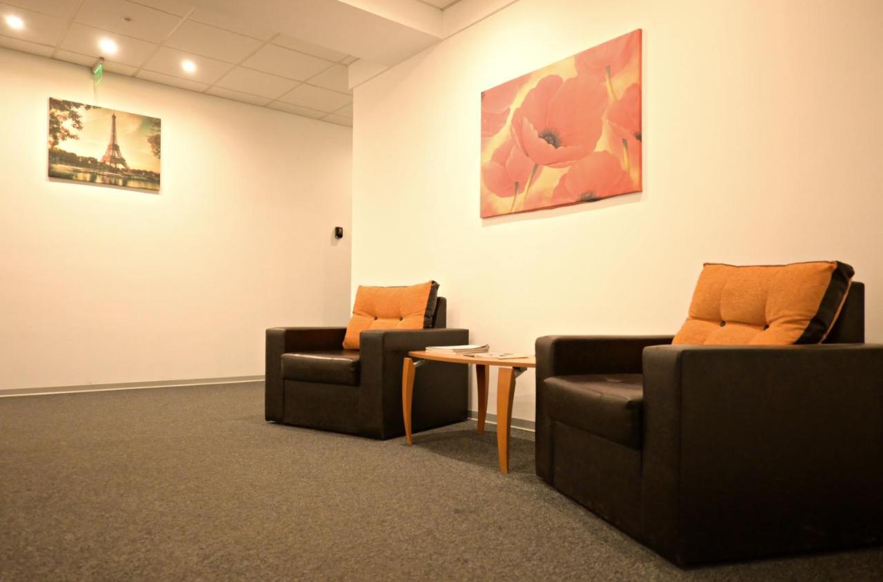 Luana Airport Apartments #5 オトペニ エクステリア 写真